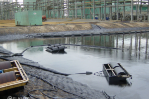 Oil field skimmer recovering oil