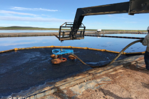 Weir skimmer in heavy oil