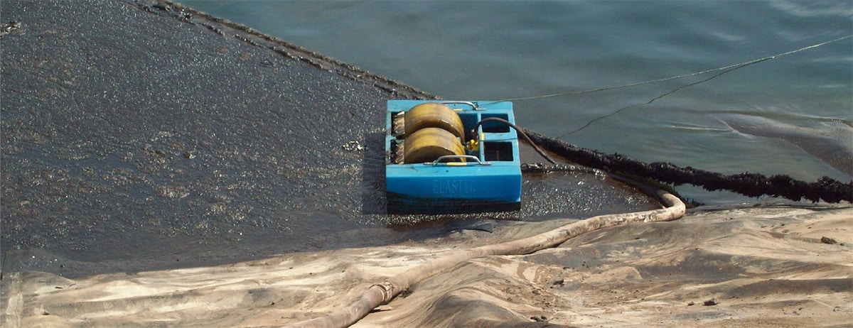 CRX industrial oil skimmer for acidic environments