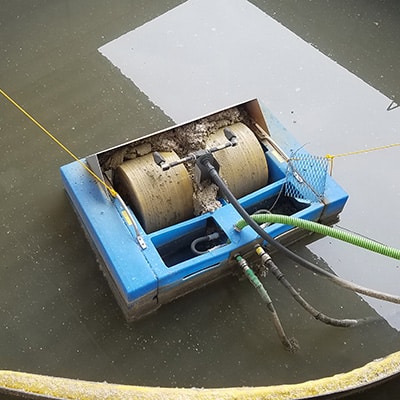 Skimmer for the removal of fats, oil and grease in wastewater